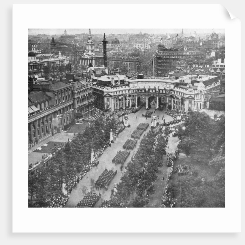 Victory parade passing through the Admiralty Arch and down the Mall, 19th July by Anonymous