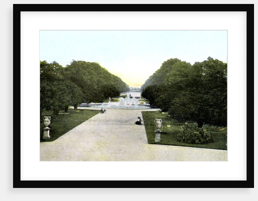 Gardens of Hampton Court Palace, London by Anonymous
