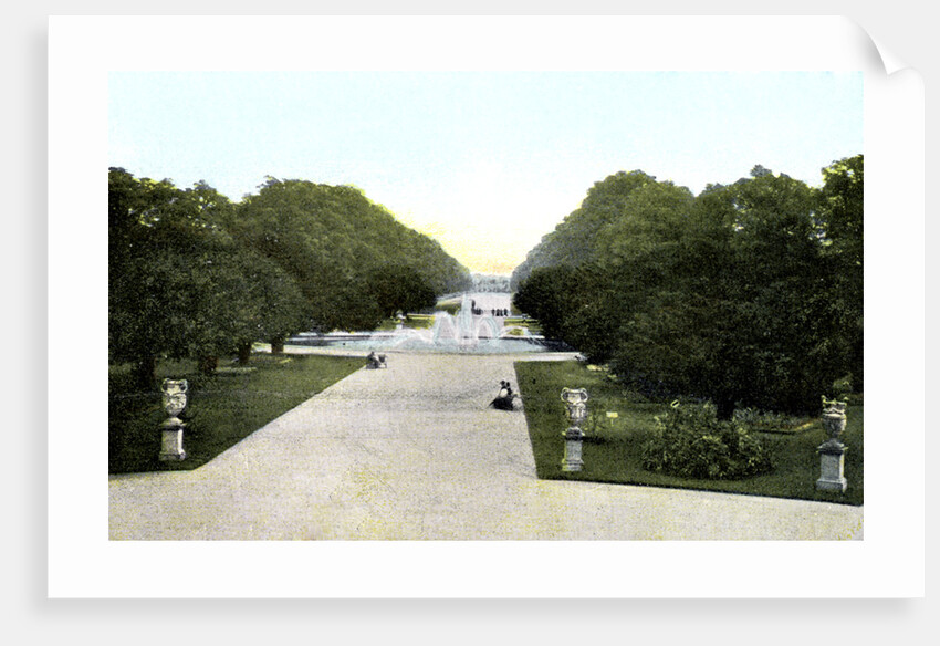Gardens of Hampton Court Palace, London by Anonymous