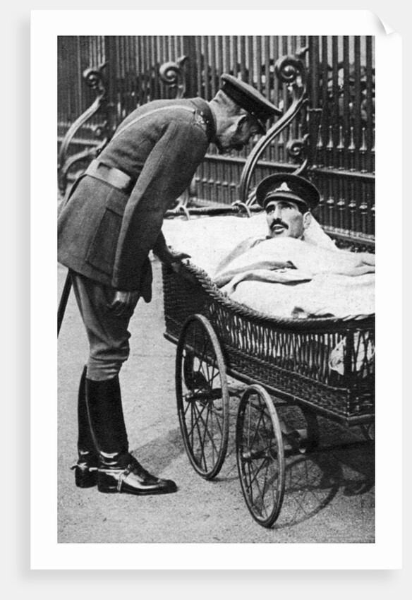 George V with a wounded soldier, 7th Battalion Sherwood Foresters, March 1918 by Anonymous