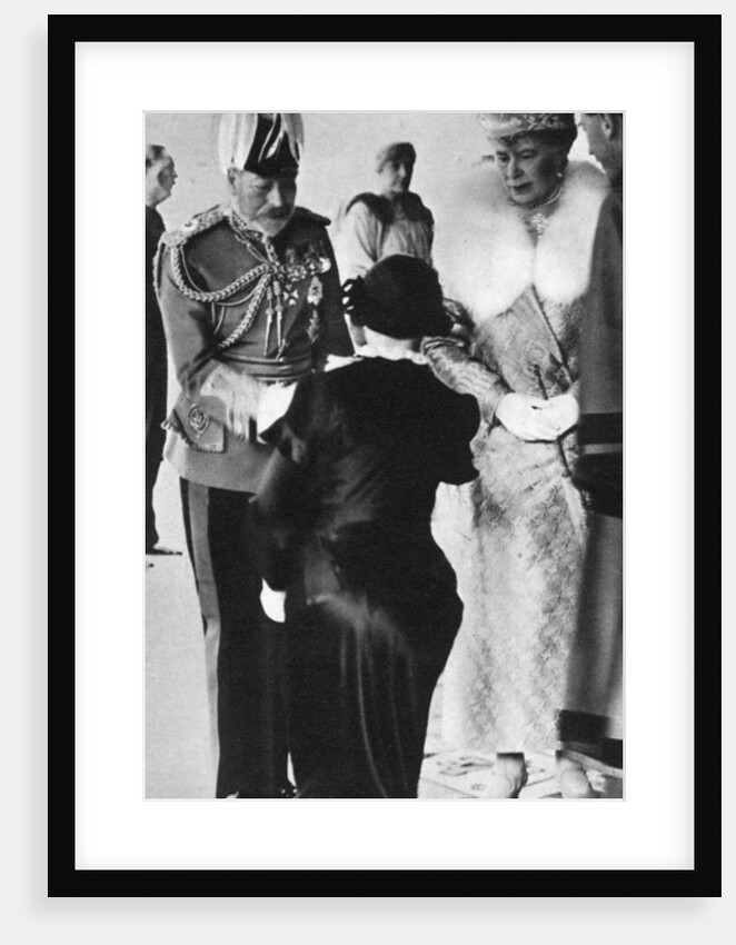 West London mayors and mayoresses presented to the king, Kensington by Anonymous