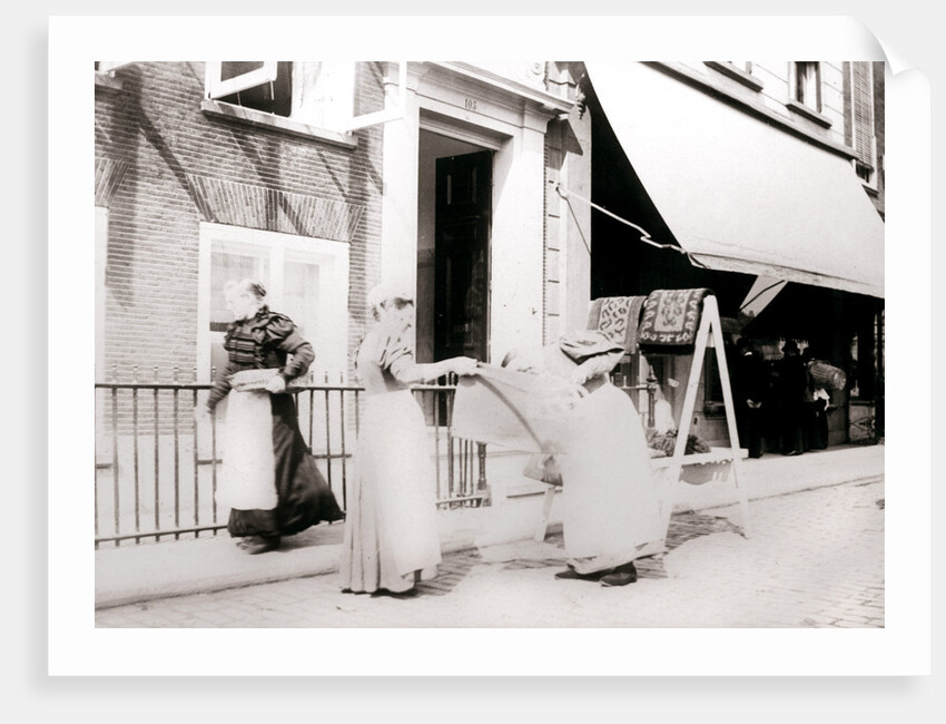 Women, Rotterdam, Netherlands by James Batkin