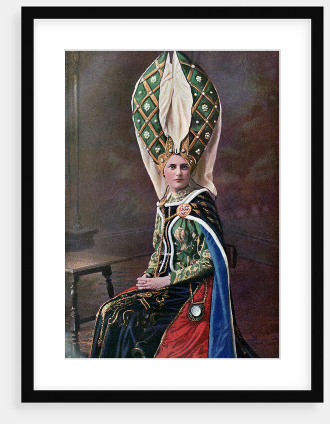 Lady's headdress by Anonymous