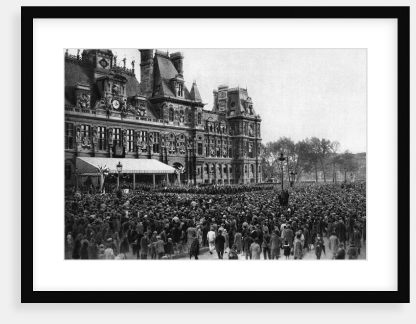 Crowd in front of the Town Hall on a reception day, Paris by Ernest Flammarion