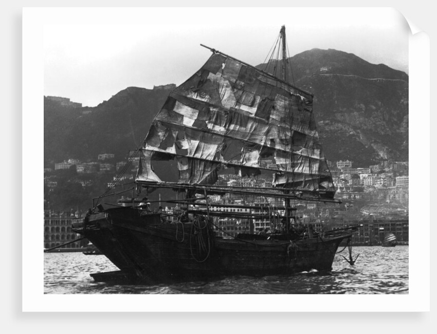 Chinese boat in a harbour by Anonymous
