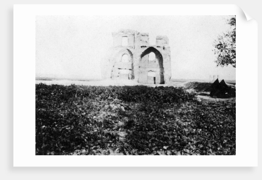 Old ruin on the banks of the Tigris River, Mosul, Mesopotamia by Anonymous