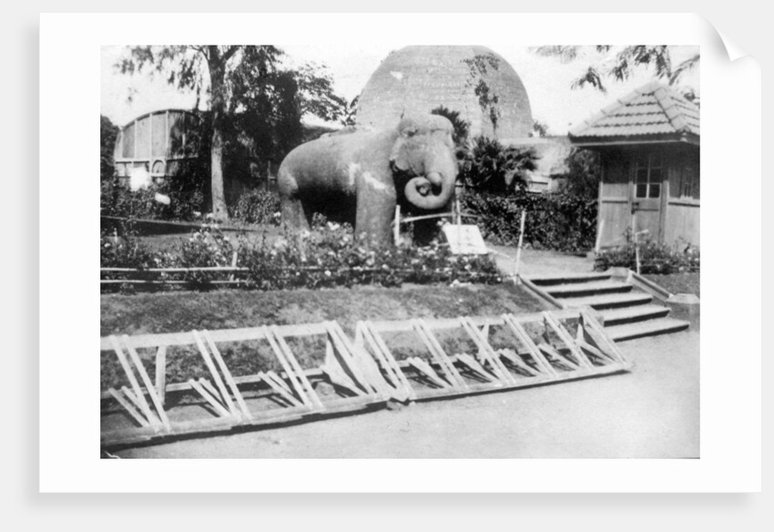 Elephant statue, Victoria Gardens, Bombay, India by Anonymous