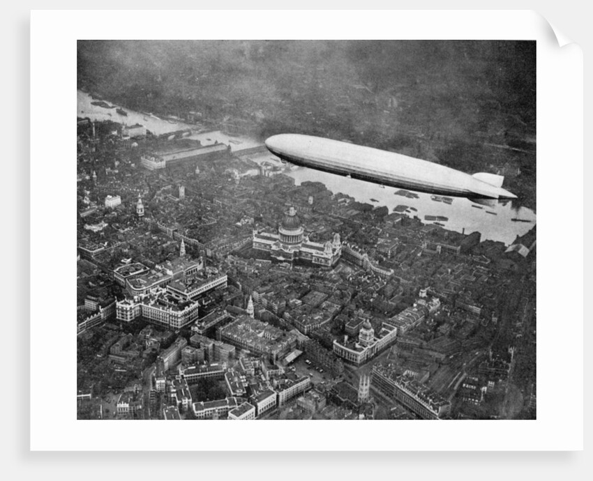 The airship 'Graf Zepplin' over London, August 1931 by Anonymous