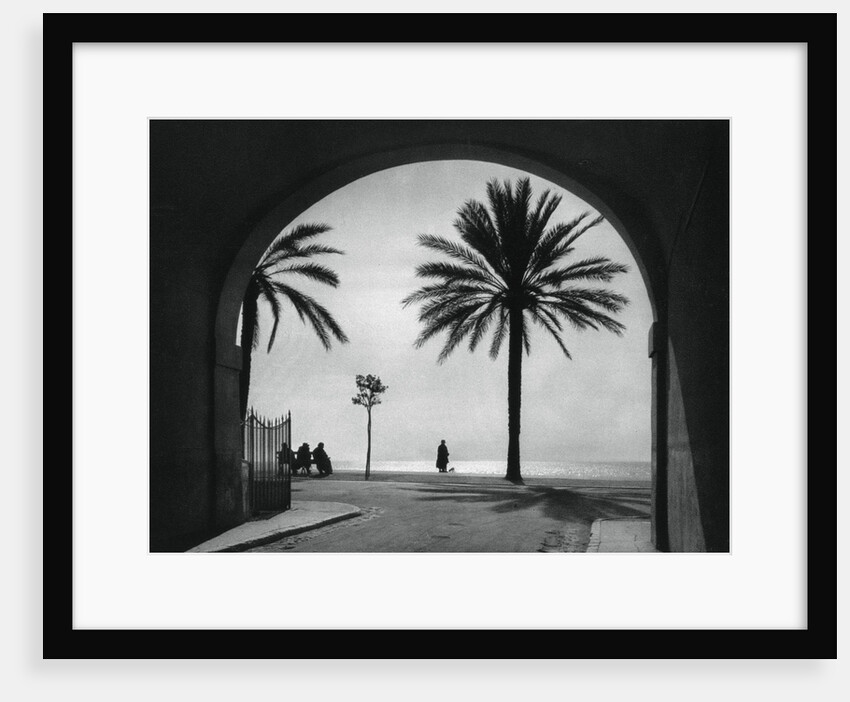 Quai des États-Unis, Nice, France by Martin Hurlimann