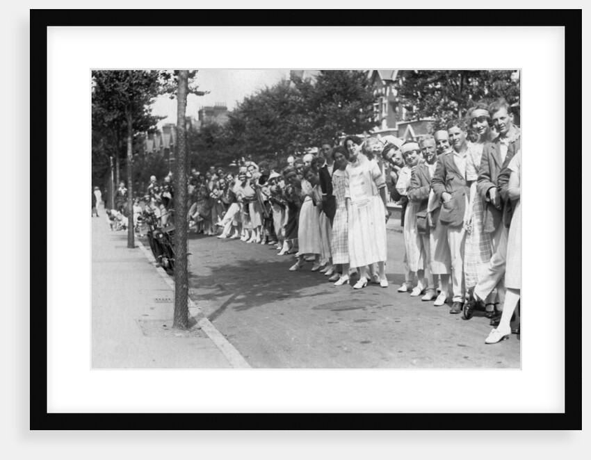 A line of people by Anonymous