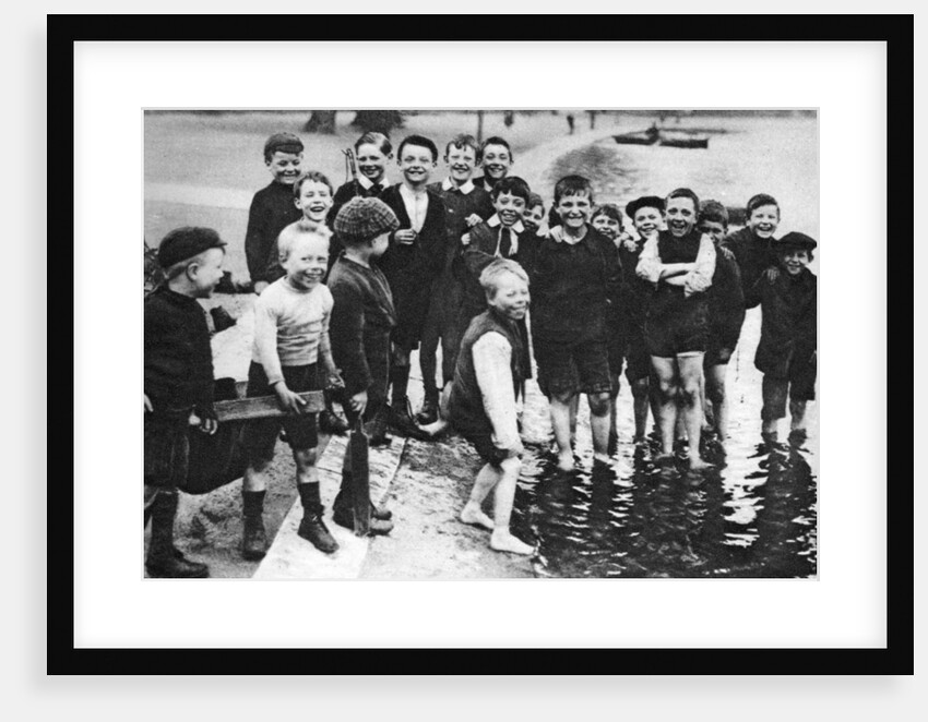 A group of summer paddlers in the Serpentine, London by Anonymous