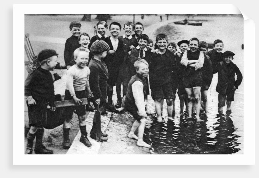 A group of summer paddlers in the Serpentine, London by Anonymous