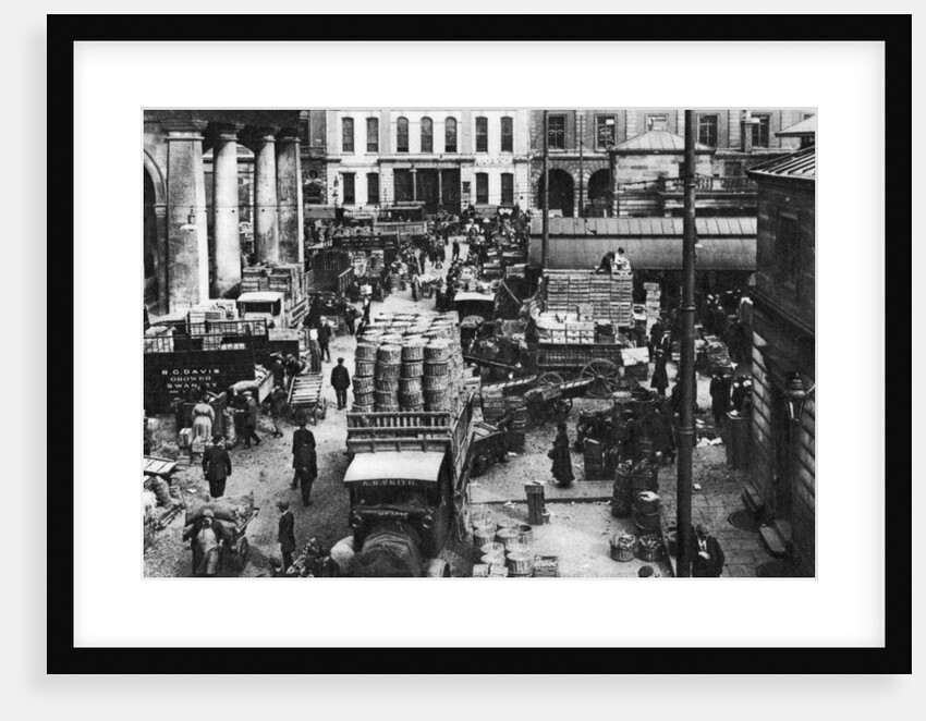 Early morning in Covent Garden, London by Anonymous