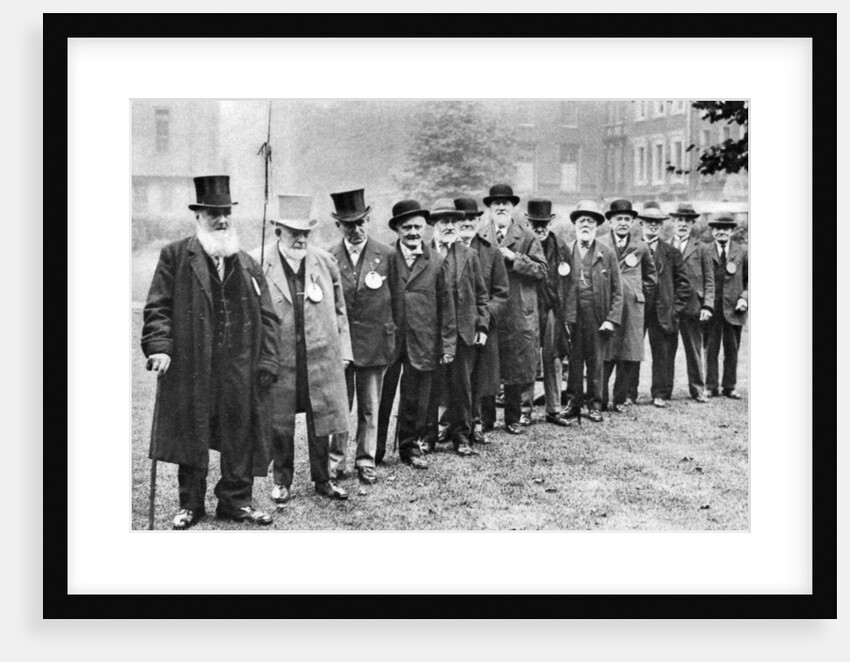 A row of old 'cabbies', London by Anonymous