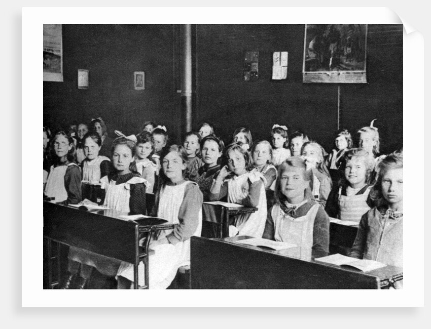 The girls that live in Dr Barnardo's home at Barkingside, London by Anonymous