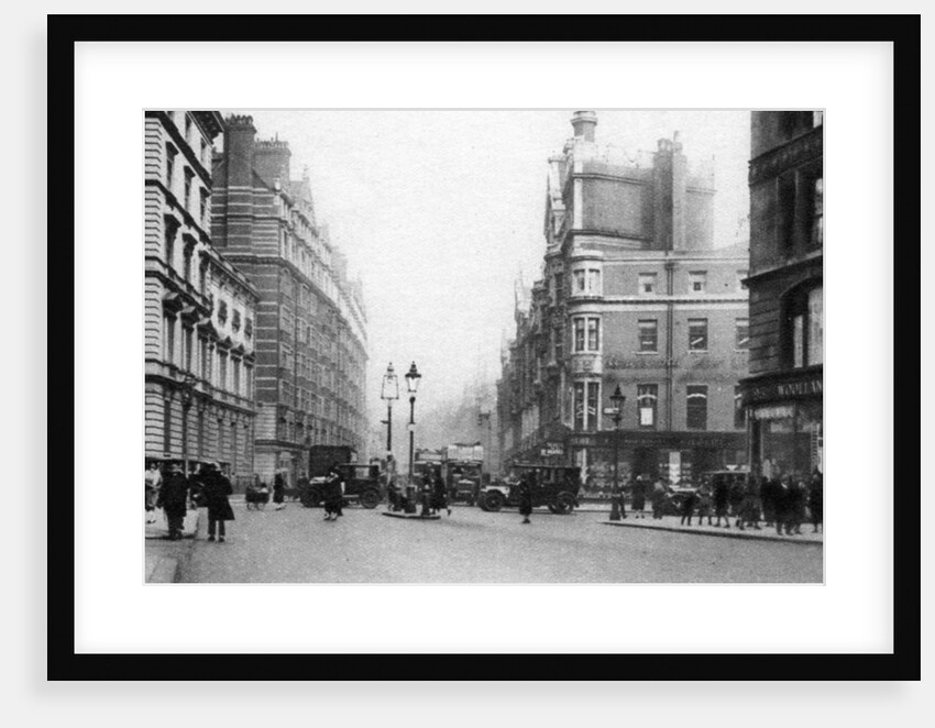 Knightsbridge, London by Anonymous