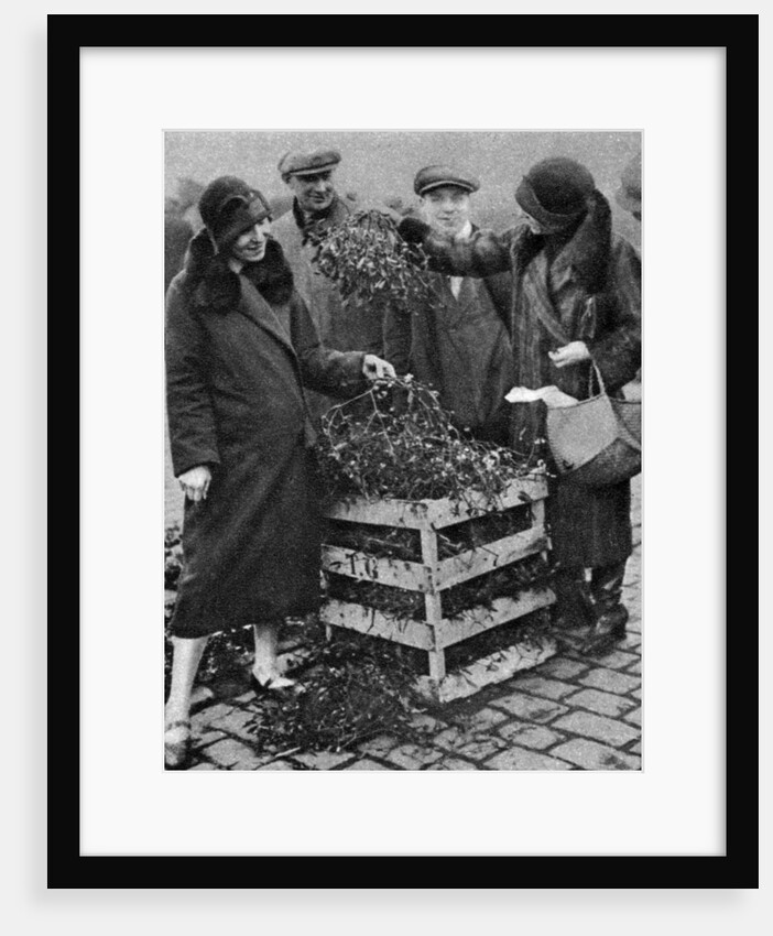 Women choosing bunches of mistletoe, Caledonian Market, London by Anonymous