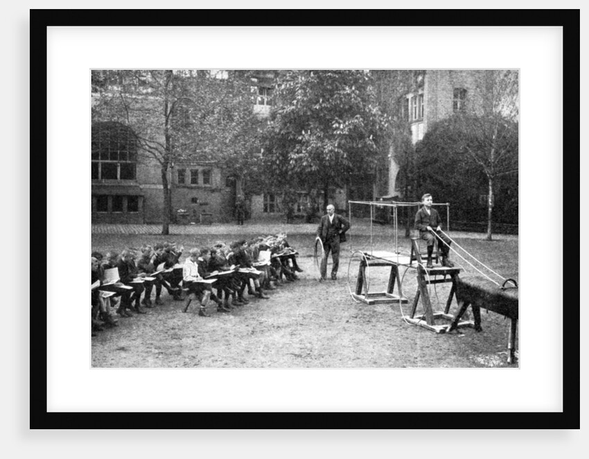 Practical lessons in perspective drawing, Germany by Photothek