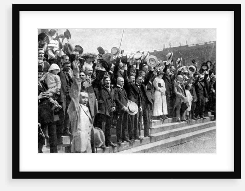 'Crowds cheering during the outbreak of hostilities, war fever in Germany', First World War by Anonymous