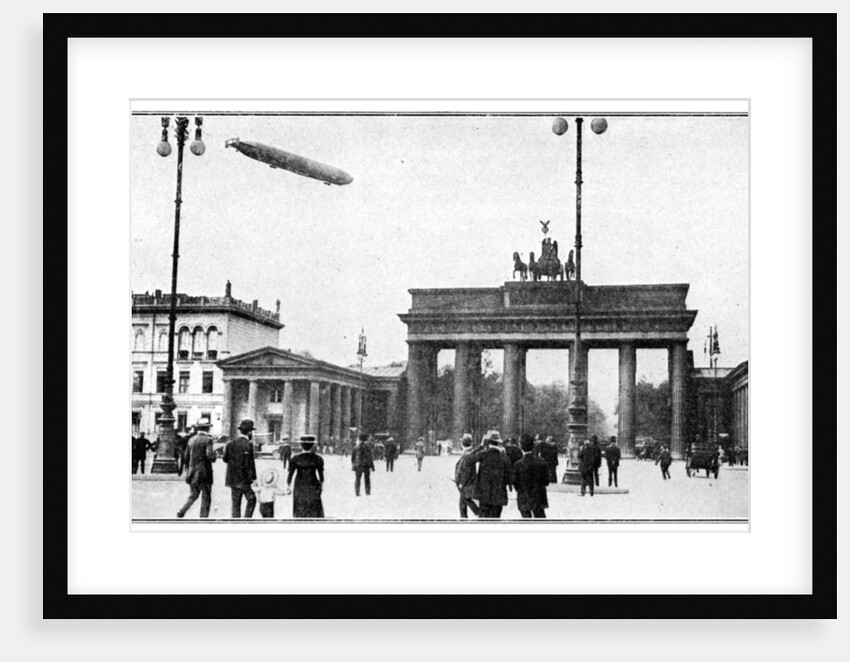 Zeppelin airship passing over Brandenburg Gate, Berlin, First World War by Anonymous