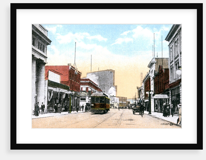 Victoria Avenue, Fort William (Thunder Bay), Ontario, Canada by Anonymous