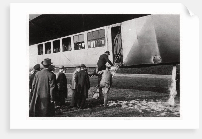 Passengers boarding Zeppelin LZ 11 'Viktoria Luise' by Anonymous
