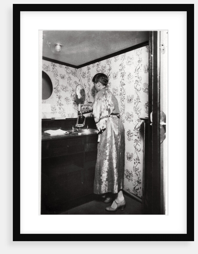 Ladies' washroom, Zeppelin LZ 127 'Graf Zeppelin' by Anonymous
