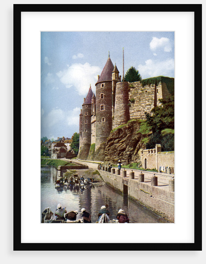 The women of Josselin doing their laundry, Brittany, France by Anonymous