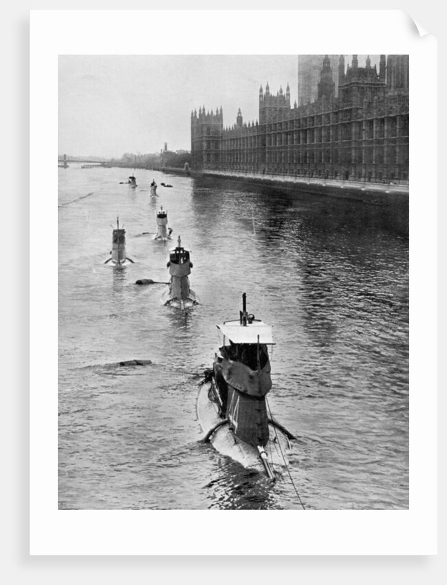 French submarine 'Saphir' (Q44) and five others moving from Gravesend to London, July 1909 by Anonymous