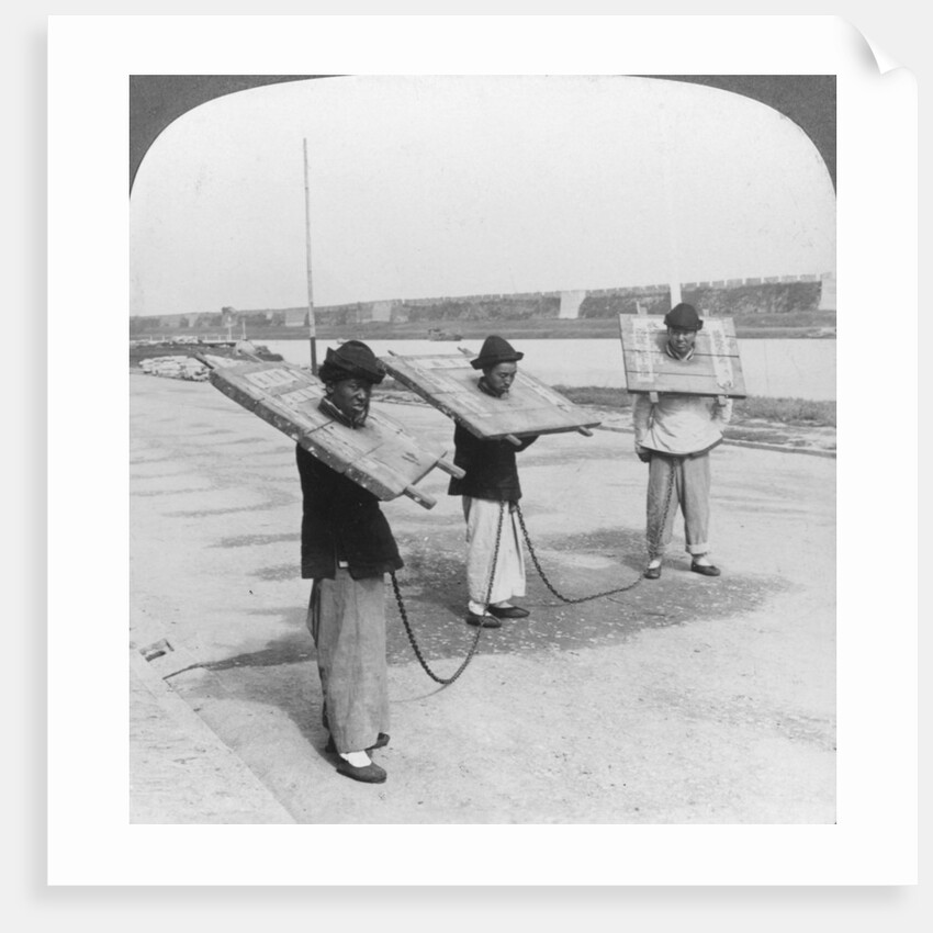 Chain gang, Soo-Chow (Suzhou), China by Underwood & Underwood