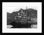 Chinese boat in a harbour by Anonymous