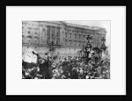 The official notice of the armistice being read, Buckingham Palace by Anonymous