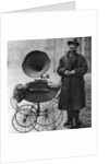 Kerb-side gramophone-player, Holborn, London by Anonymous