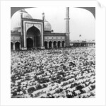 Praying at Jumma Musjid, Delhi, India by Underwood & Underwood