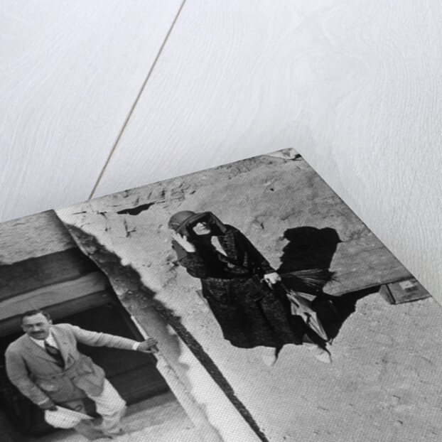 Visitors to the Tomb of Tutankhamun by Harry Burton