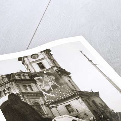 The Bolsheviks cover official buildings with their art by Anonymous