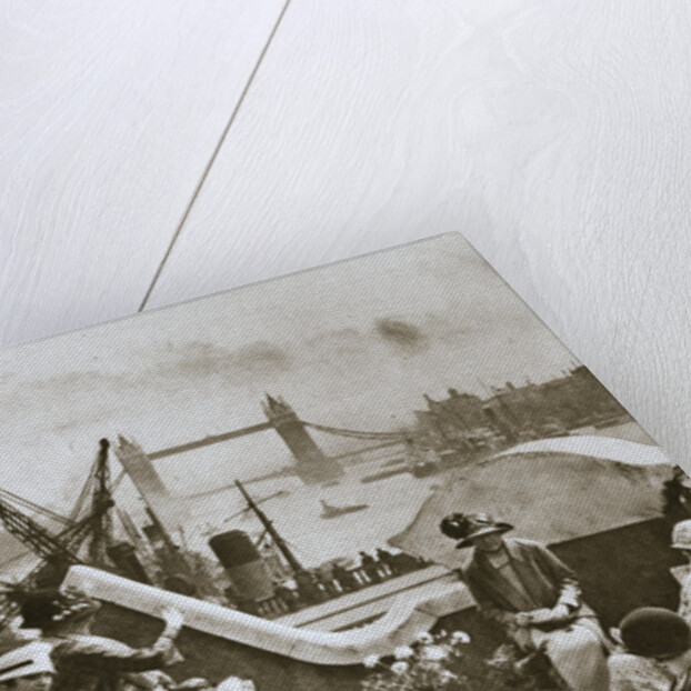 Roof garden of the Langbourne Club for City women by Anonymous