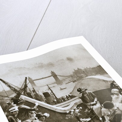 Roof garden of the Langbourne Club for City women by Anonymous