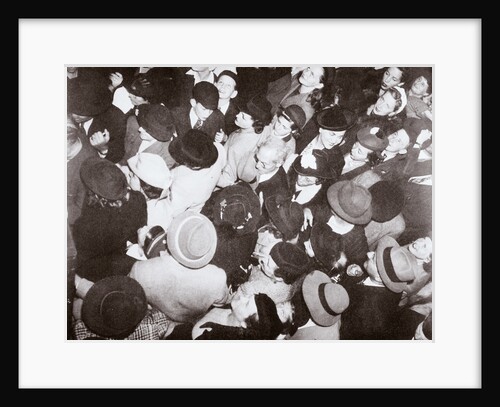 Disembarked passengers from the liner 'Conte di Savoia by Anonymous