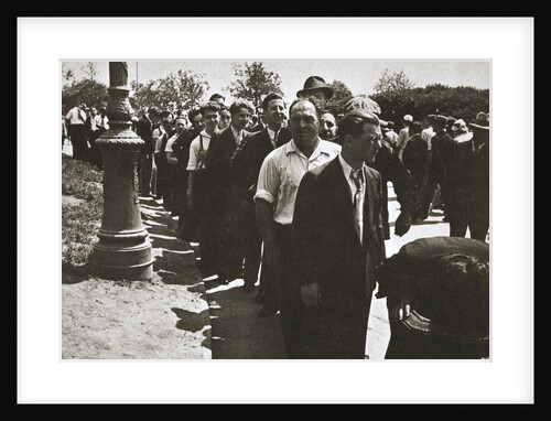 Workmen queuing for water by Anonymous