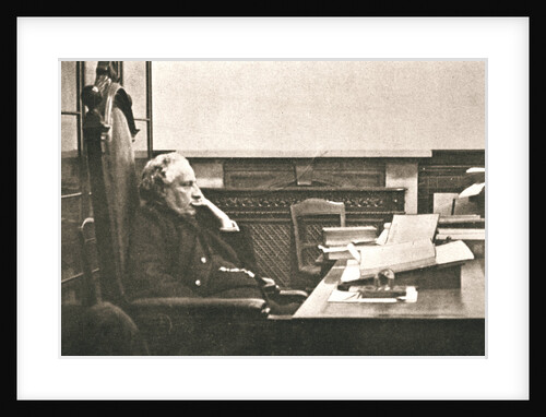Mr Curtis Bennet listening to Christabel Pankhurst's speech from the dock by Anonymous