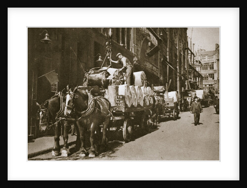 Hoisting the paper into a newspaper office by Anonymous