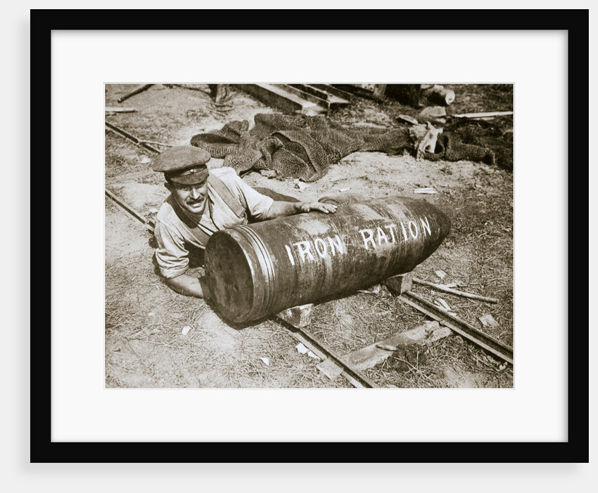 A huge shell, weighing 1400lb by Anonymous