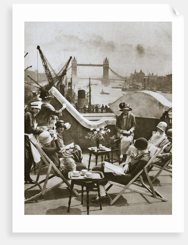 Roof garden of the Langbourne Club for City women by Anonymous