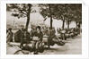 City workers lunching at Tower wharf, seated on old cannons by Anonymous