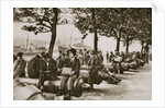 City workers lunching at Tower wharf, seated on old cannons by Anonymous