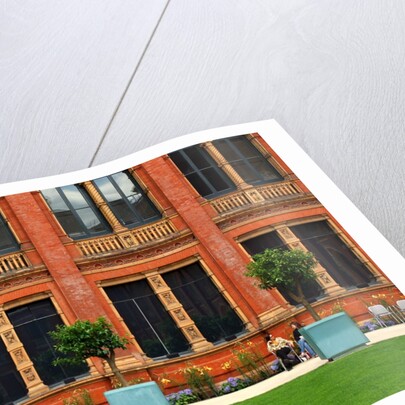 V&A Museum, John Madejski Garden, designed by Kim Wilkie by Stuart Cox