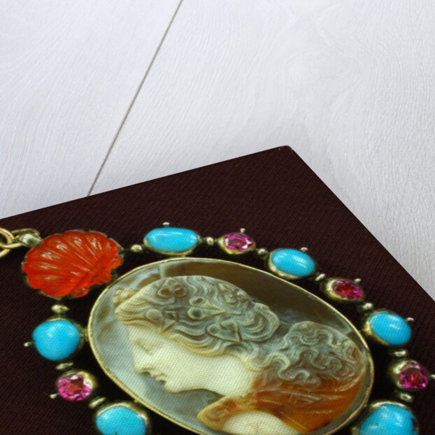 Cameo pendant by Stuart Cox