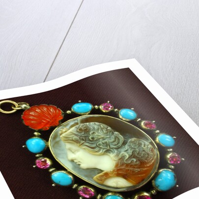 Cameo pendant by Stuart Cox