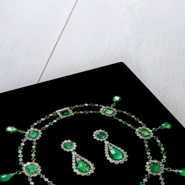 Necklace and earrings by Unknown